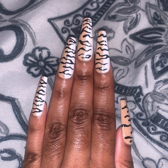 Mixed Tiger Press On Nails - Picture 3 of 3